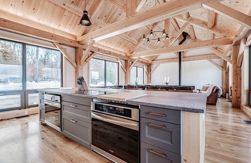 Bethel Casa | Mtn View, Sleeps 20, Hot Tub, Firepit, Wood Stove, Theater, Workspace, Bar, Gym