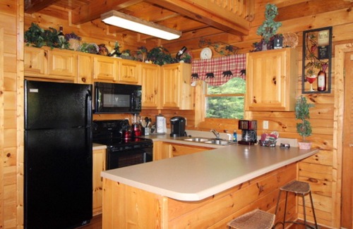 Gatlinburg - Pigeon Forge Cabina | ♡♡ Mtn View con fácil acceso, bañera de hidromasaje, WiFi, Smart TV y 10 minutos de atracciones ♡♡