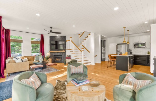 Massanutten Casa | 6BR Lux Retreat|Views|Games|Theater|Hot Tub|Sauna