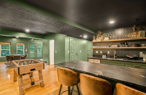 Massanutten Casa | 6BR Lux Retreat|Views|Games|Theater|Hot Tub|Sauna