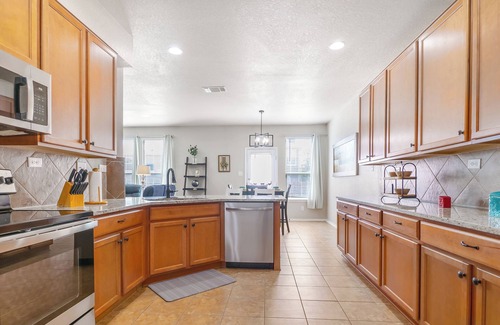 San Antonio Casa | Peaceful Home Near I-10 for Extended Family Stays!