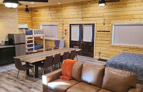 Hanksville Cabina | Muddy Creek Mining Company