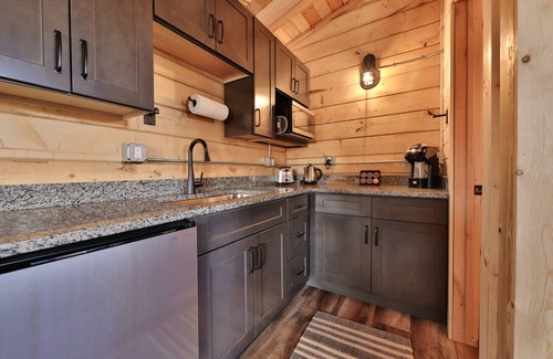 Hanksville Cabina | Muddy Creek Mining Company