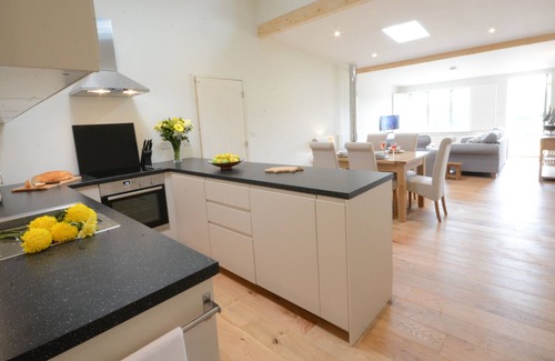 Halesworth Cabaña | MUDDY PIG, UBBESTON, pet friendly, with pool in Laxfield