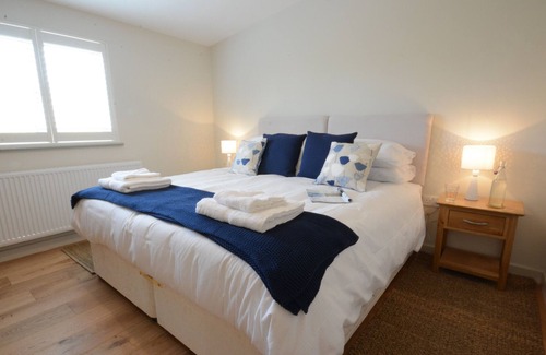 Halesworth Cabaña | MUDDY PIG, UBBESTON, pet friendly, with pool in Laxfield