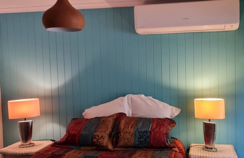 Yandaran Apartamento | Mudhouse Manor - Rural Retreat. Pet friendly acreage.