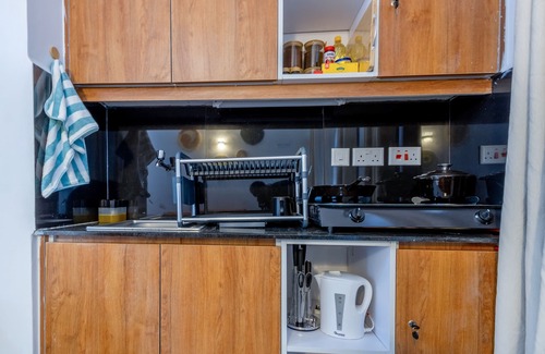 Nairobi Apartamento | Mukeni's studio with WiFi,netflix,sofa bed+bed, 5 min to TRM
