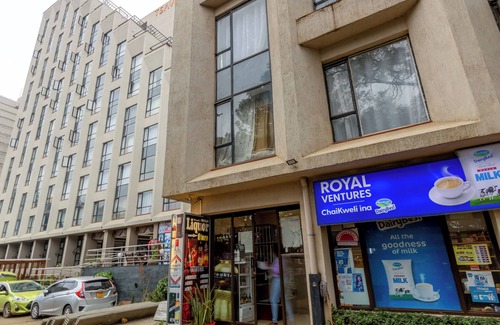 Nairobi Apartamento | Mukeni's studio with WiFi,netflix,sofa bed+bed, 5 min to TRM