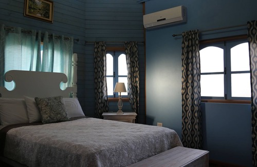 Treasure Beach Casa | Mulberry Cottage, a 3 minutos a pie de la playa!