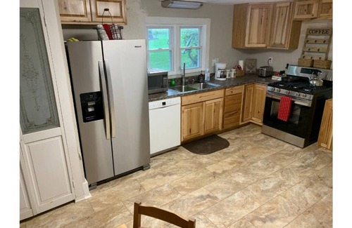Fishers Hill Otro | Mulberry Run Farmhouse - Steps away from family-run Farm Market!