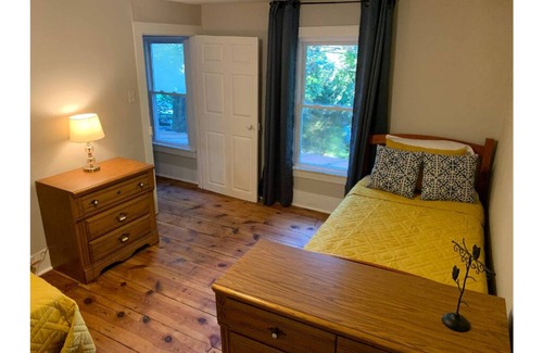 Fishers Hill Otro | Mulberry Run Farmhouse - Steps away from family-run Farm Market!