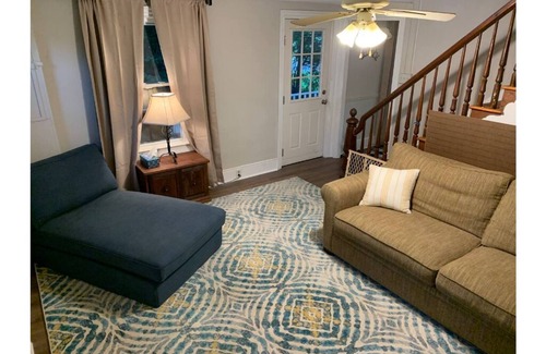 Fishers Hill Otro | Mulberry Run Farmhouse - Steps away from family-run Farm Market!