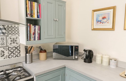 Hinderwell Cabaña | MULGRAVE HOUSE, pet friendly, character holiday cottage in Staithes