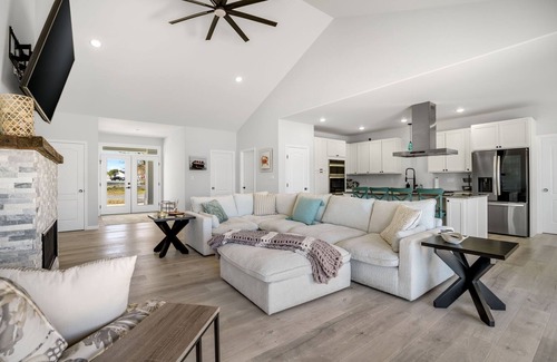 Greenbackville Casa | Mulligan Home - Waterfront w/ boat dock & community pools!