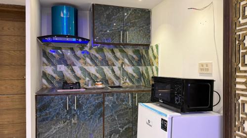 Lahore Apartamento | Multazam Heights, DHA Phase 8 - Studio Apartments - Near Airport
