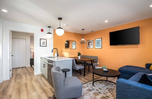 Hillsboro Village Condominio | Multi-Condo Building Sleeps 58 with 7 Units, 15 Bedrooms, 22 Beds & Free Parking