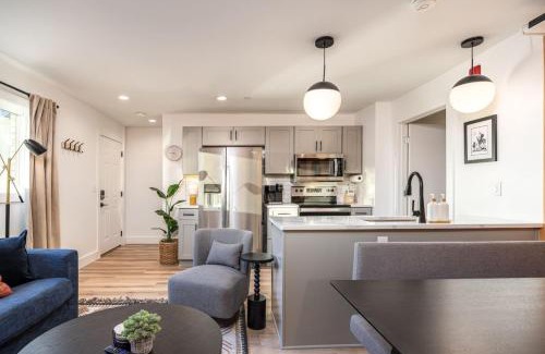 Hillsboro Village Casa | Multi-Condo Building with 7 Units 15 Bedrooms 22 Beds and Free Parking