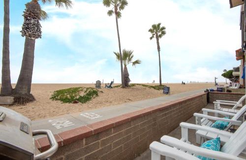 Balboa Peninsula Casa | Multi Level Oceanfront Home With Oceanviews and Private Patio on the Boardwalk