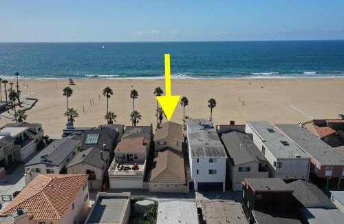 Balboa Peninsula Casa | Multi Level Oceanfront Home With Oceanviews and Private Patio on the Boardwalk