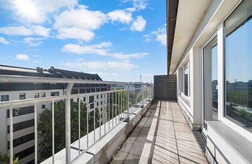 Ludwigsvorstadt-Kliniken Apartamento | Munich Gem - 2 Bedroom Alpine View Tranquility