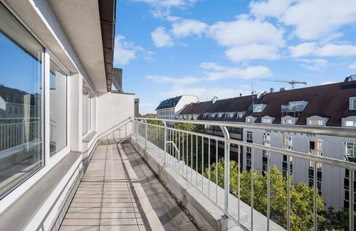 Ludwigsvorstadt-Kliniken Apartamento | Munich Gem - 2 Bedroom Alpine View Tranquility