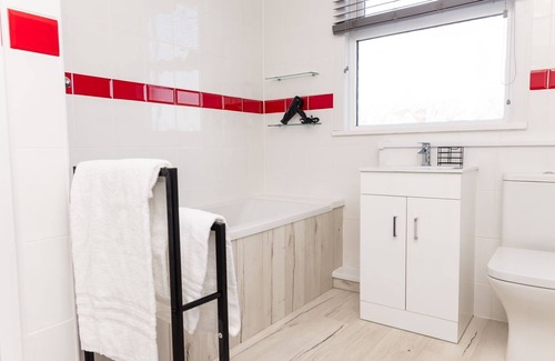 Redcar Casa | Muriel Retreat - Free Parking, Fast Wifi, SmartTV with Netflix by Yoko Property