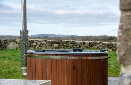 Llanddaniel Fab Casa | Murmur y Coed