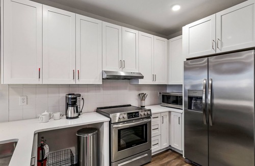 Rolling Mill Hill Condominio | Muse Centrally located Nashville home near hot spots with elevator & central AC