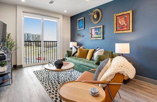 Rolling Mill Hill Condominio | Muse | City-view condo with high speed WiFi, central AC, & rooftop lounge