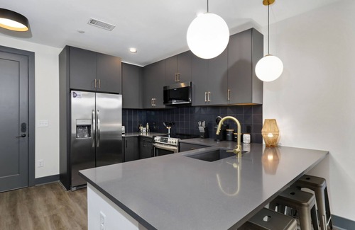 Rolling Mill Hill Condominio | Muse | City-view condo with central AC, balcony & onsite gym