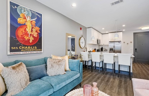 Rolling Mill Hill Condominio | Muse | Classy downtown condo with AC, rooftop lounge & fitness room