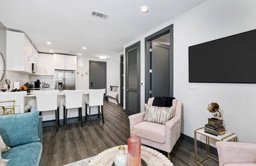 Rolling Mill Hill Condominio | Muse | Classy downtown condo with AC, rooftop lounge & fitness room