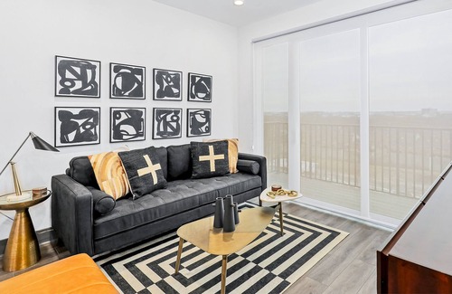 Rolling Mill Hill Condominio | Muse | Contemporary 5th-floor condo with fast WiFi, gym & great location