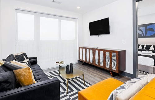 Rolling Mill Hill Condominio | Muse | Contemporary 5th-floor condo with fast WiFi, gym & great location