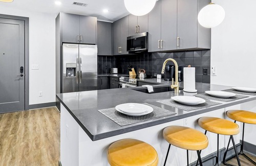 Rolling Mill Hill Condominio | Muse | Contemporary 5th-floor condo with fast WiFi, gym & great location