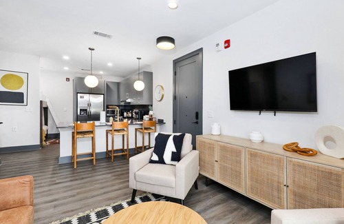 Rolling Mill Hill Condominio | Muse | Contemporary condo in central location with rooftop lounge & central AC