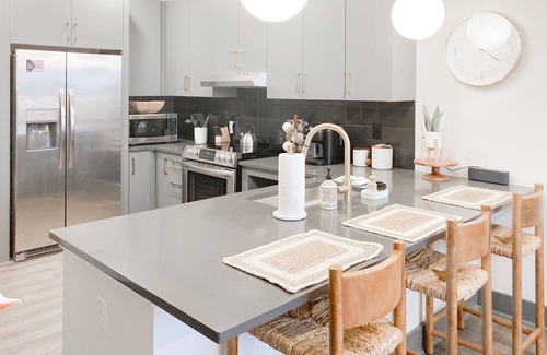 Rolling Mill Hill Condominio | Muse | Contemporary condo in central location with rooftop lounge & central AC