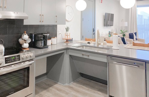 Rolling Mill Hill Condominio | Muse | Contemporary condo in central location with rooftop lounge & central AC