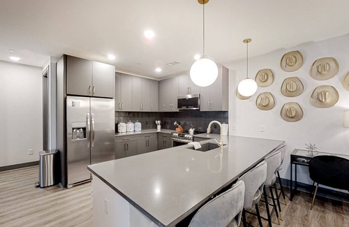 Rolling Mill Hill Condominio | Muse | Modern condo in great downtown location with balcony & rooftop lounge
