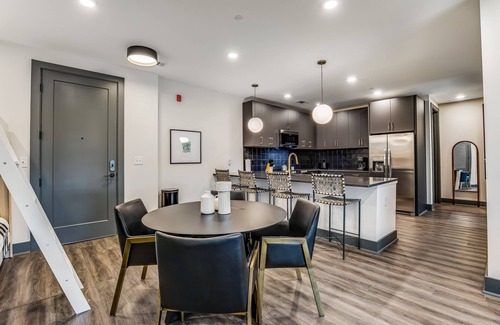 Rolling Mill Hill Condominio | Muse - Stylish & contemporary 5th floor condo in downtown w/WiFi, balcony