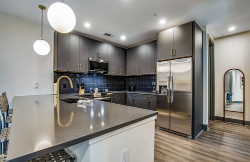 Rolling Mill Hill Condominio | Muse - Stylish & contemporary 5th floor condo in downtown w/WiFi, balcony