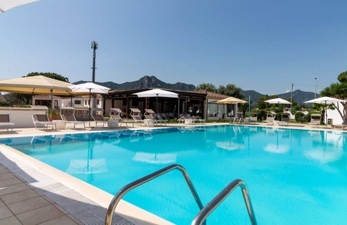 Cardedu Apartamento | "Museddu Beach" ground floor in residence with a pool
