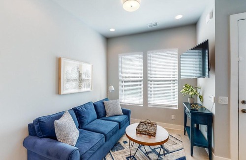 Hadley - Washington Casa | Music Chic & Retro Heights