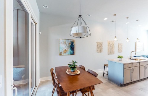 Hadley - Washington Casa | Music Chic & Retro Heights