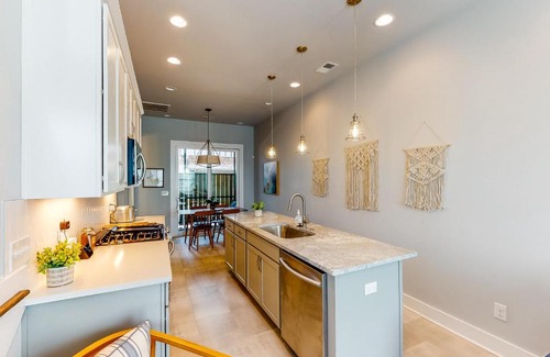 Hadley - Washington Casa | Music Chic & Retro Heights