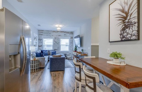 Woodbine Casa | Music City Charmer - Tons of Beds- 30 Day Minimum