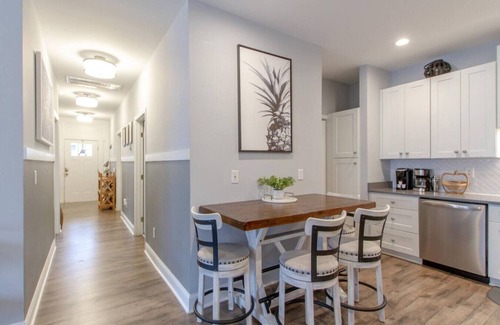 Woodbine Casa | Music City Charmer - Tons of Beds- 30 Day Minimum