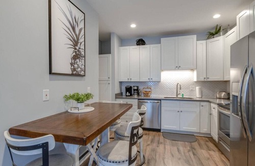 Woodbine Casa | Music City Charmer - Tons of Beds- 30 Day Minimum