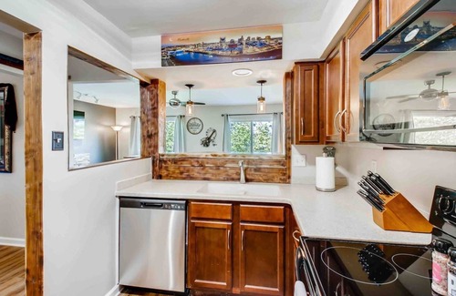 North Capitol Condominio | Music City Living - 2BR/2BA Riverfront Paradise with FREE PARKING