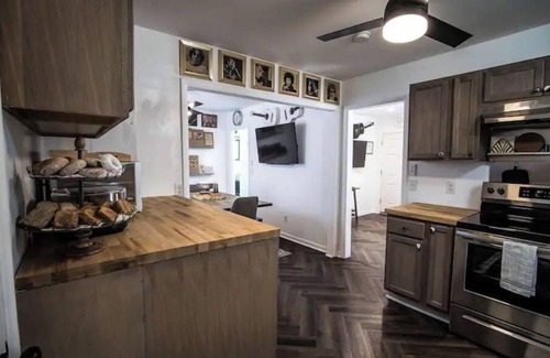 Cumberland Gardens Cabaña | ★ Music City ROCKSTAR Cottage Close to Downtown ★